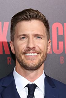 How tall is Patrick Heusinger?